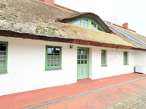 Exterior - Apartment Nele 3 with balcony directly on the Wieker Bodden - Apartment Nele 3 - for 4 (Wiek)
