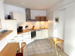 Unclassified image, 3 of 17, button - Apartment Having 353 - including use of AHOI bathroom - Accommodation in Seepark Sellin - (Sellin)