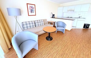 TV, stereo - Boddenhof Apartment 46 - ground floor, pet-friendly - Holiday apartment 46 - Helles (Bergen)