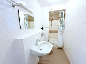 Douche, sèche-cheveux