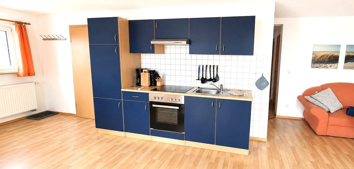 Oven, stovetop, coffee/tea maker, electric kettle