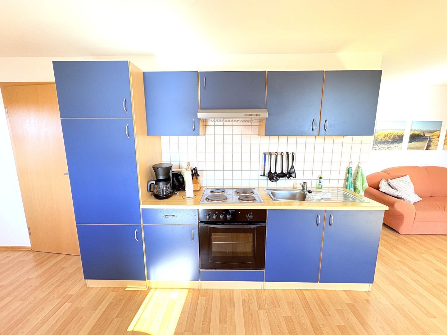 Oven, stovetop, coffee/tea maker, electric kettle