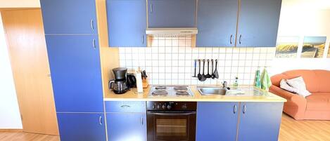 Oven, stovetop, coffee/tea maker, electric kettle