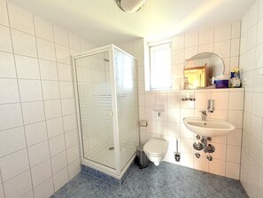 Shower, hair dryer - Apartment Seelenfrieden 7 - for 4 persons with balcony - your vacation on Rügen: (Alt Reddevitz)