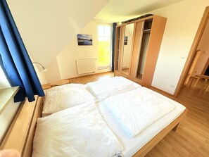 3 bedrooms, WiFi - Apartment Seelenfrieden 7 - for 4 persons with balcony - your vacation on Rügen: (Alt Reddevitz)