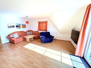 TV - Apartment Seelenfrieden 7 - for 4 persons with balcony - your vacation on Rügen: (Alt Reddevitz)