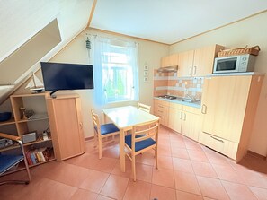 Dining - Vacation apartment Flieder - small, quiet, pet-friendly - Holiday apartment Flieder: (Mariendorf)