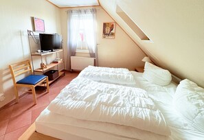 2 bedrooms, WiFi - Vacation apartment Flieder - small, quiet, pet-friendly - Holiday apartment Flieder: (Mariendorf)