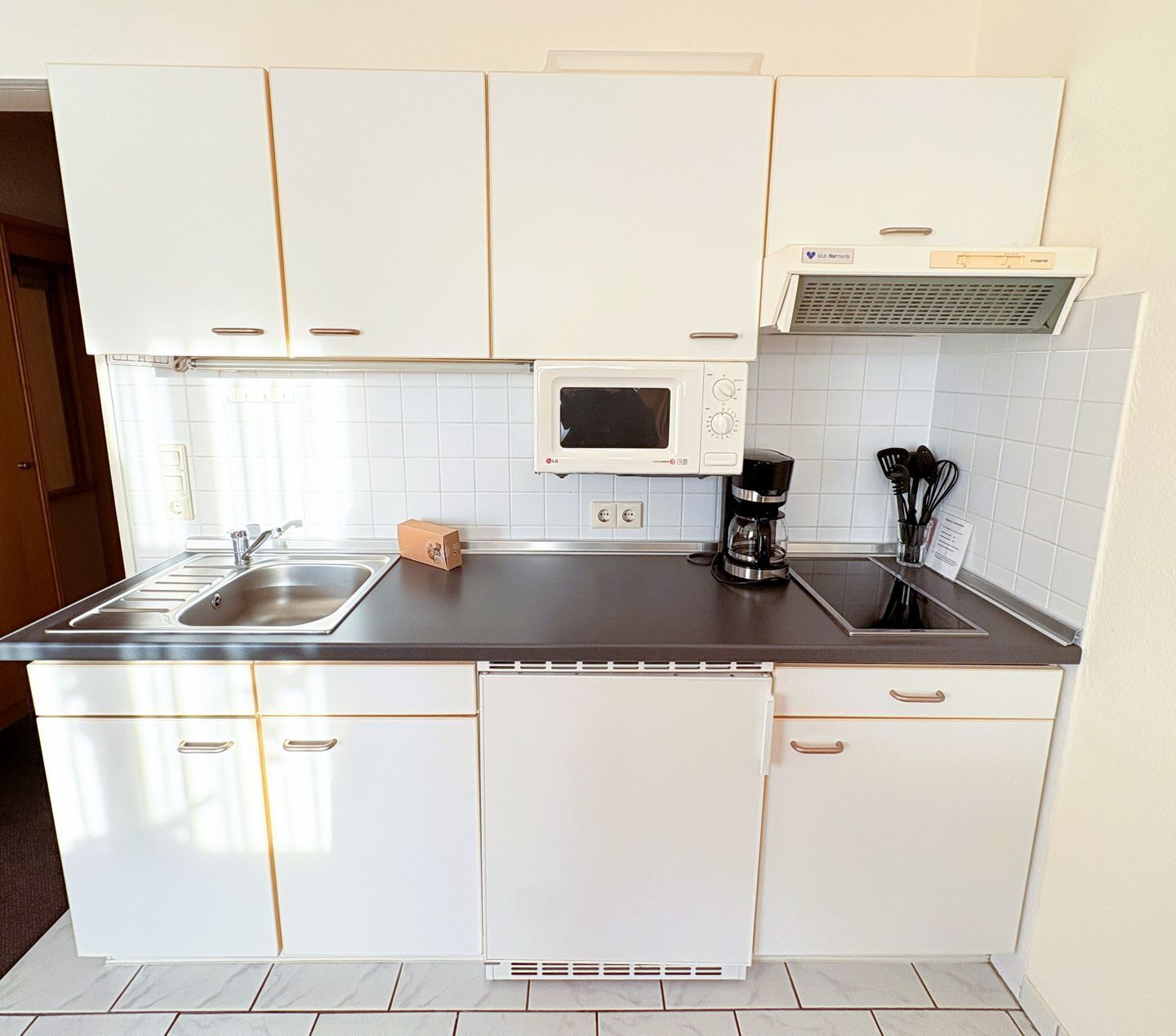 Fridge, microwave, stovetop, coffee/tea maker