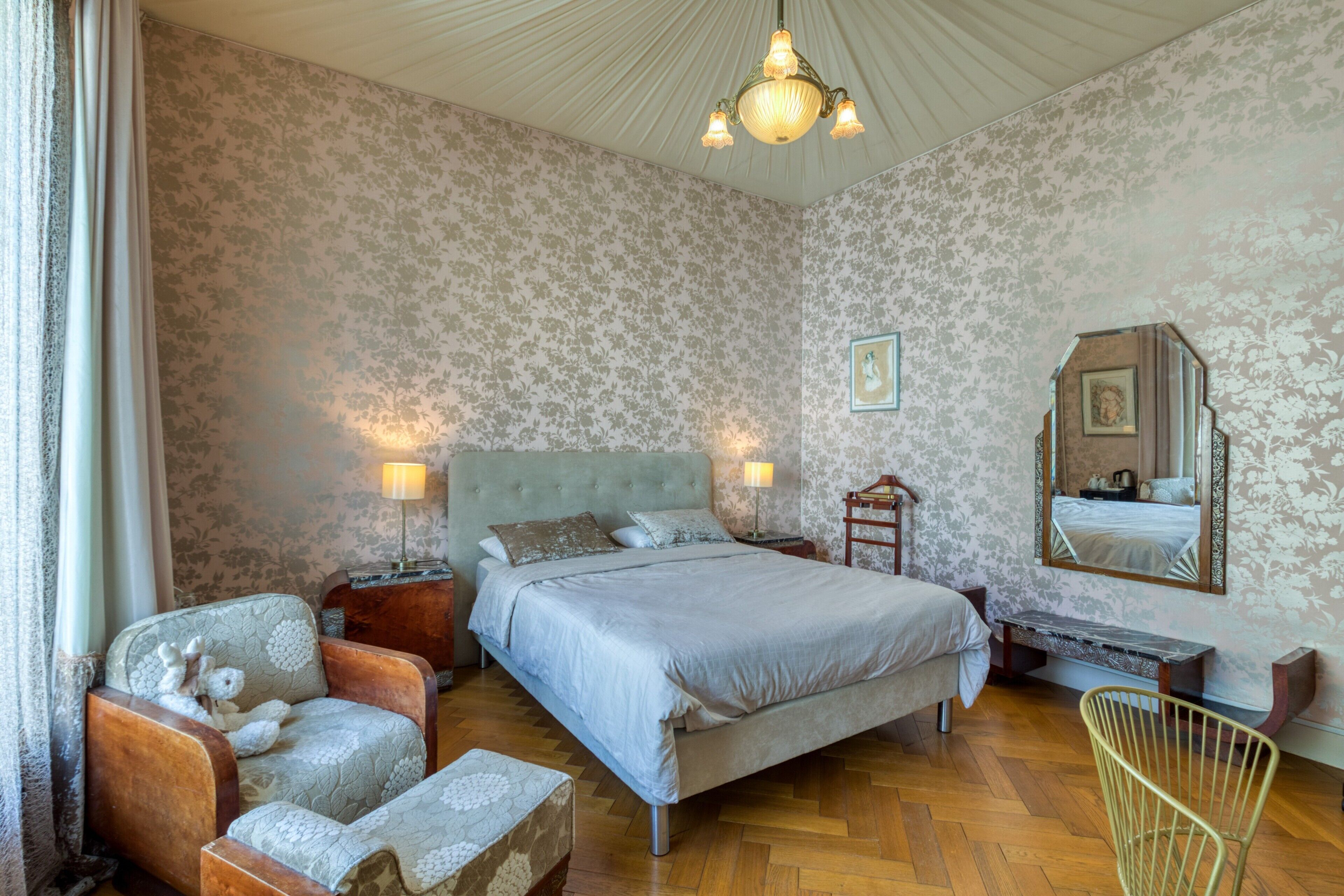 Bureau, Wi-Fi, draps fournis