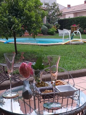 Pool - Bed and Breakfast 'Chambre D'hôte Au Cœur De Béziers' with Shared Pool, Wi-Fi and Air Conditioning (Béziers)