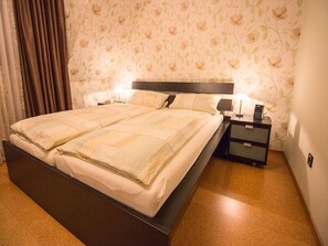 WiFi, bed sheets - Holiday Apartment 'Am Hauskopf' with Shared Garden and Wi-Fi (Oppenau-Lierbach)