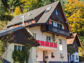 Exterior - Holiday Apartment 'Am Hauskopf' with Shared Garden and Wi-Fi (Oppenau-Lierbach)