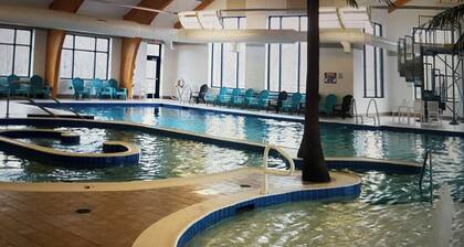 Cabin Fever! Outdoor Hot Tub Snowmobile Trails Ski SxS Trails Pools Lakes