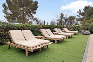 Property grounds - Agapanthe Guest Room with Sea View, Wi-Fi & Air Conditioning (Tourrettes-sur-Loup)