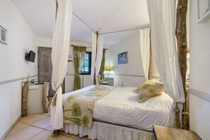 Iron/ironing board, WiFi, bed sheets - Agapanthe Guest Room with Sea View, Wi-Fi & Air Conditioning (Tourrettes-sur-Loup)