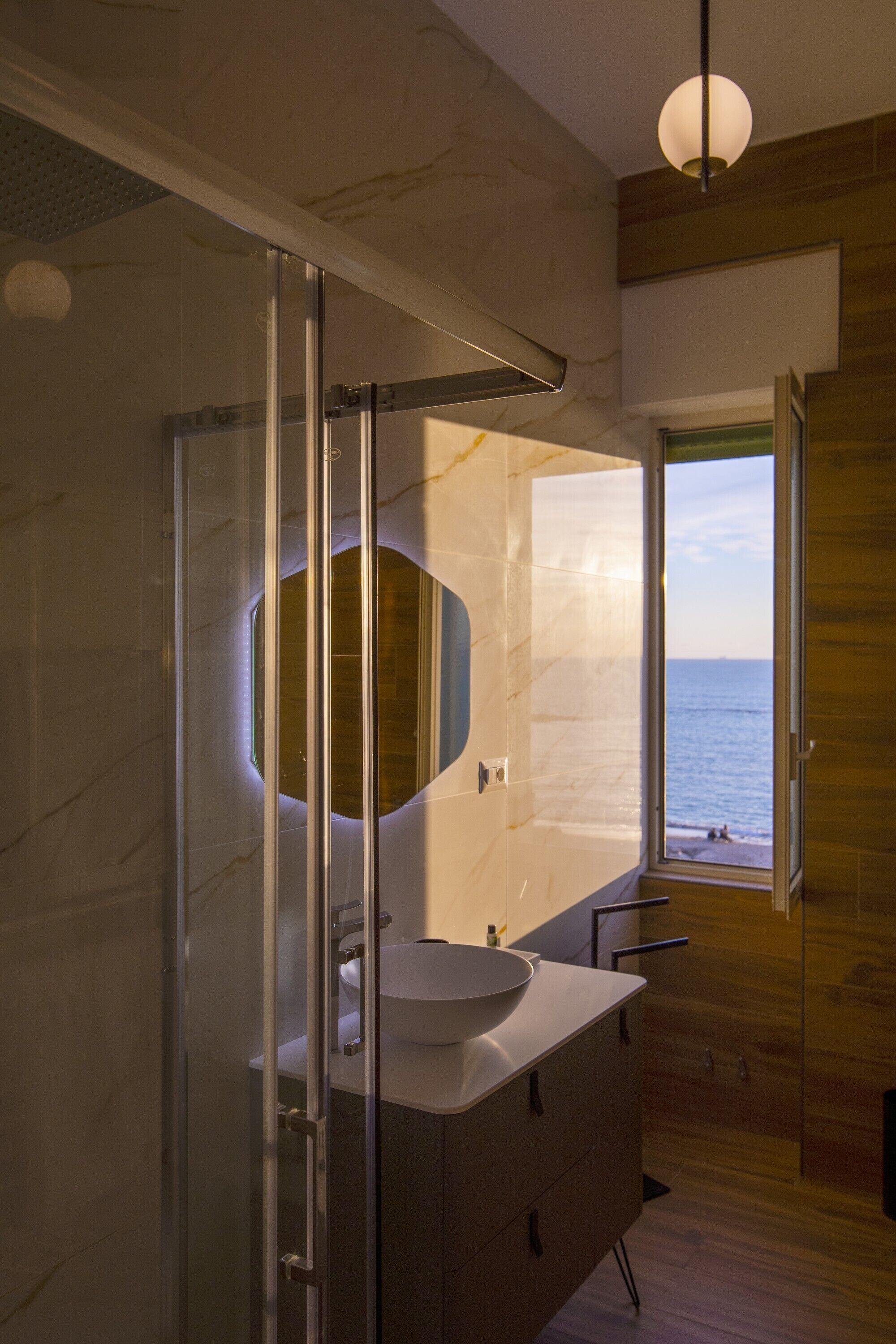 Doppia Classic, vista mare | Bagno | Doccia, set di cortesia gratuito, asciugacapelli, bidet