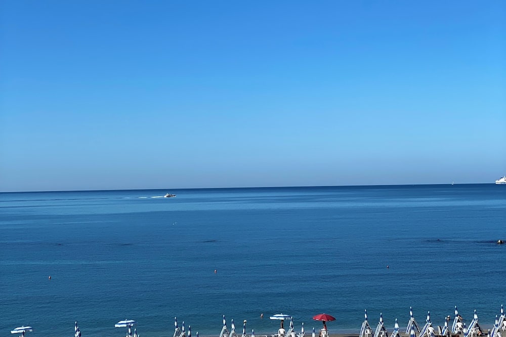 Casa Mare Beachfront Luxury Suites