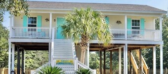 Tranquil waterfront 3-bedroom, 2 Bath house located in lovely Pass Christian