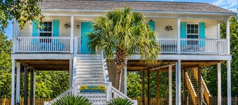 Tranquil waterfront 3-bedroom, 2 Bath house located in lovely Pass Christian