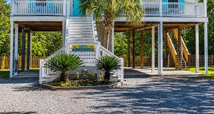 Tranquil waterfront 3-bedroom, 2 Bath house located in lovely Pass Christian
