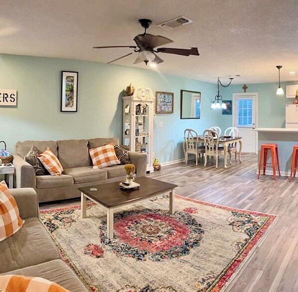 Smart TV, books - Tranquil waterfront 3-bedroom, 2 Bath house located in lovely Pass Christian (Pass Christian)