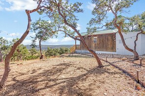 المنطقة المحيطة بالمنشأة