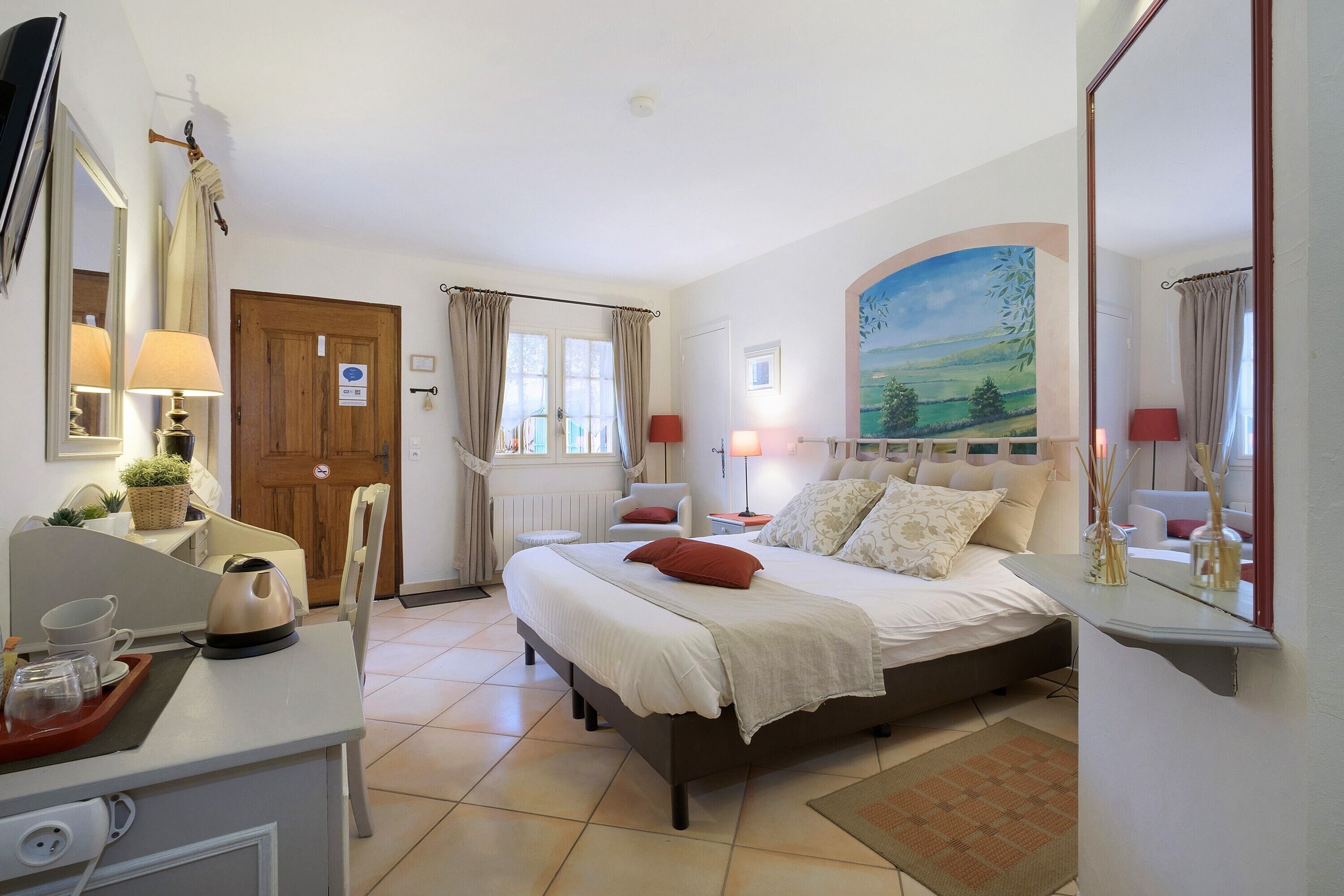 Iron/ironing board, WiFi, bed sheets