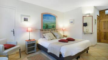 Iron/ironing board, WiFi, bed sheets