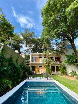 Outdoor pool - De la Mora Hostal (Fernando de la Mora)