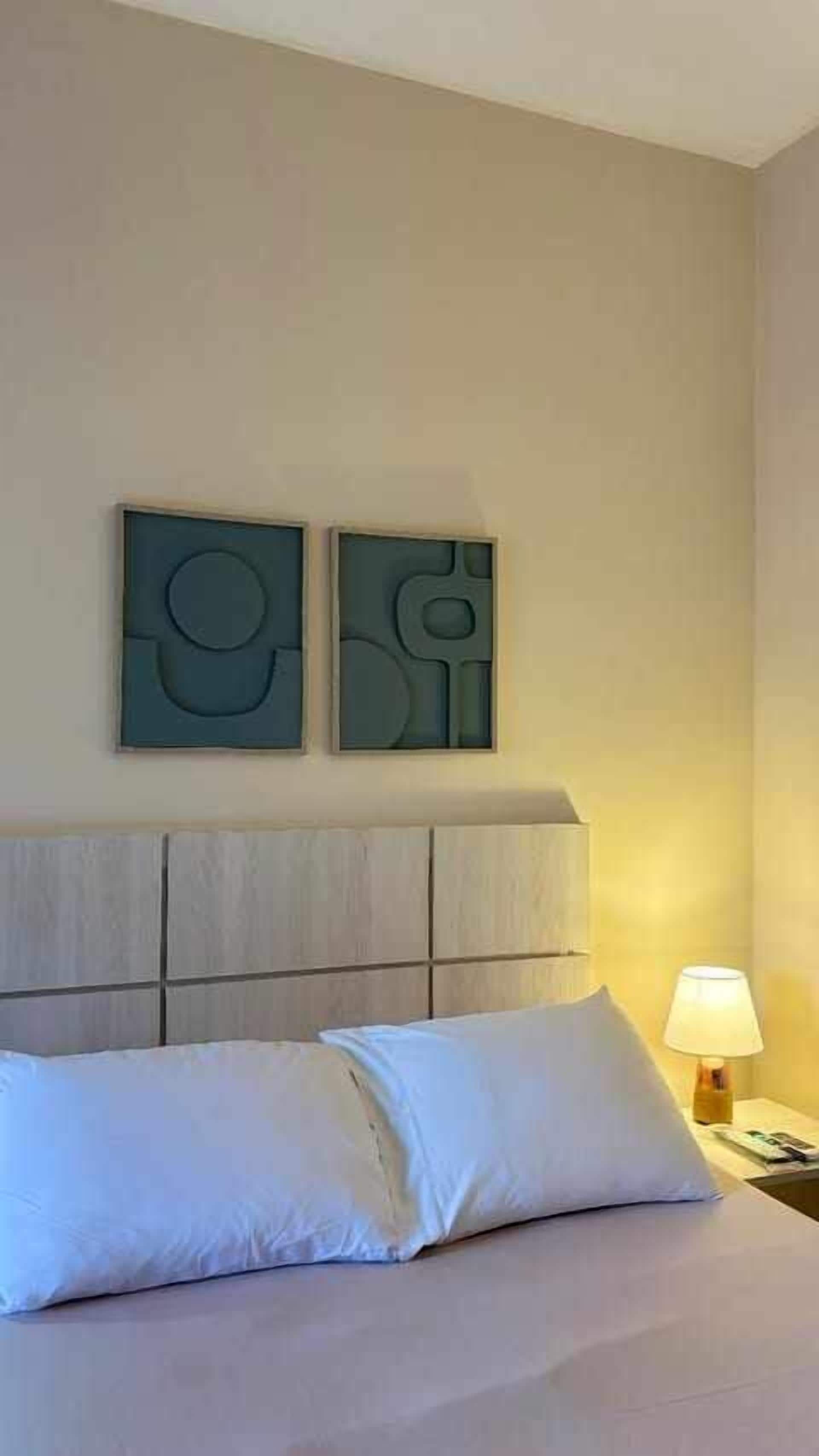 Quartos à prova de som, ferros/tábuas de passar roupa, Wi-Fi de cortesia