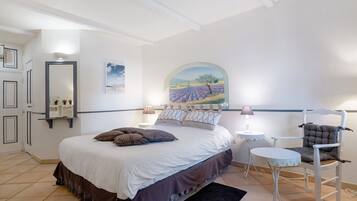 Iron/ironing board, WiFi, bed sheets