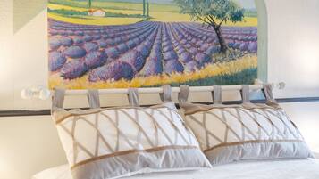 Silitysrauta/-lauta, Wi-Fi, vuodevaatteet