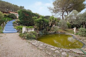 Property grounds - Lavender Guest Room with Sea View, Wi-Fi, and Air Conditioning (Tourrettes-sur-Loup)