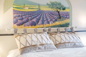 Iron/ironing board, WiFi, bed sheets - Lavender Guest Room with Sea View, Wi-Fi, and Air Conditioning (Tourrettes-sur-Loup)