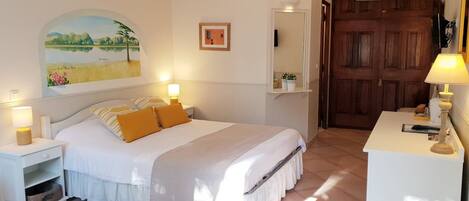 Iron/ironing board, WiFi, bed sheets