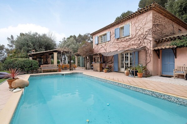 Pool - Guest Room 'Olive' with Shared Pool, Wi-Fi, and Air Conditioning (Tourrettes-sur-Loup)