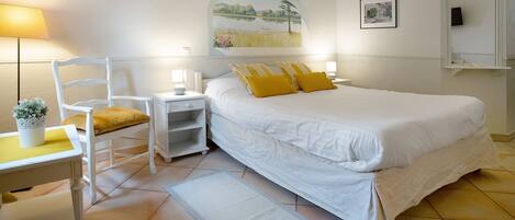 Bügeleisen/Bügelbrett, WLAN, Bettwäsche