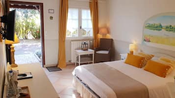 Een strijkplank/strijkijzer, wifi, beddengoed