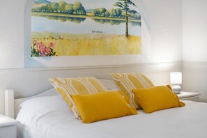 Iron/ironing board, WiFi, bed sheets - Guest Room 'Olive' with Shared Pool, Wi-Fi, and Air Conditioning (Tourrettes-sur-Loup)