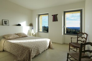 4 Schlafzimmer, Bügeleisen/Bügelbrett, Reisekinderbett, kostenloses WLAN
