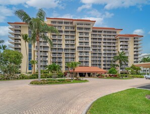 Exterior - Tradewinds 4th-Floor Beach Retreat (Marco Island)