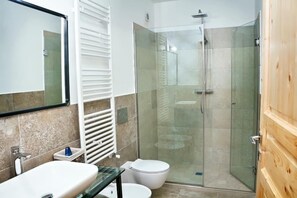 Deluxe Room, Garden View | Bathroom | Shower, hair dryer, towels, soap