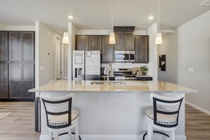 Fridge, microwave, oven, stovetop - NEW Modern Interquest Stay • King Bed • Balcony (Colorado Springs)