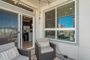 Interior - NEW Modern Interquest Stay • King Bed • Balcony (Colorado Springs)