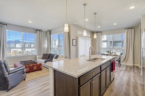 Interior - NEW Modern Interquest Stay • King Bed • Balcony (Colorado Springs)