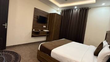 Iron/ironing board, free WiFi