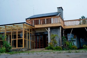 المنشأة من الخارج