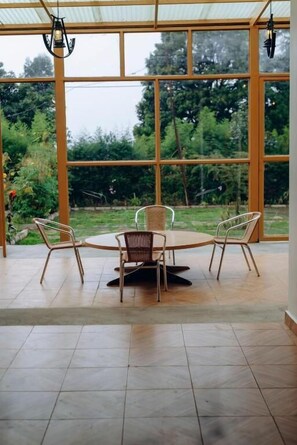 المنشأة من الداخل