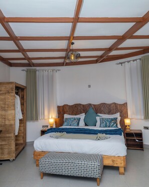 Odada kasa, güneşlik/perde 